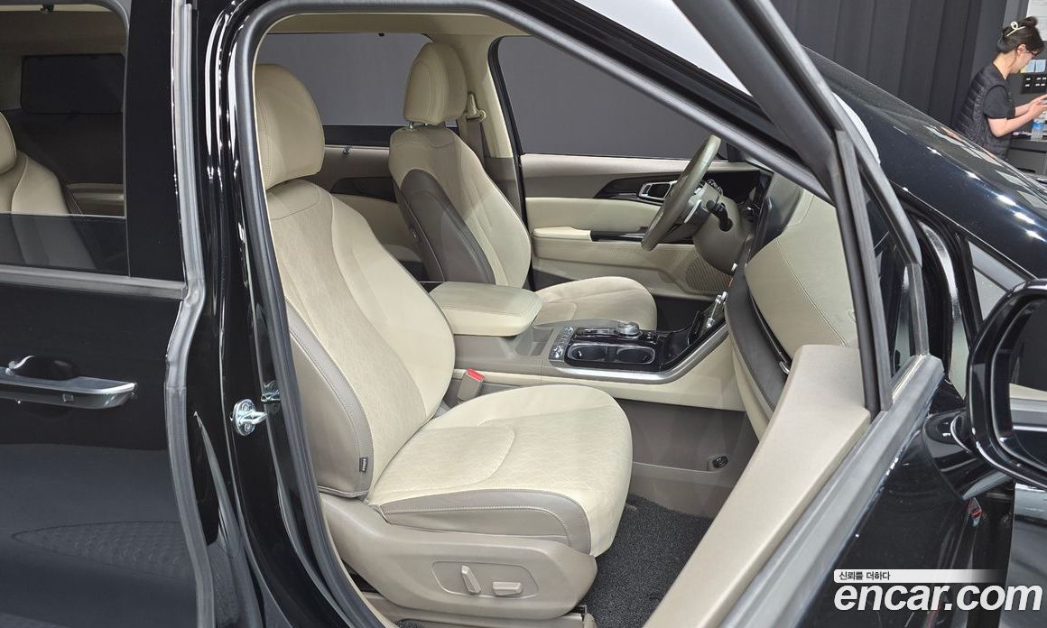 Kia Carnival 9-Seater Noblesse