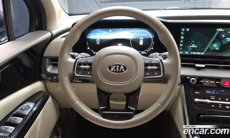 Kia Carnival 9-Seater Noblesse