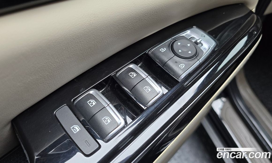 Kia Carnival 9-Seater Noblesse