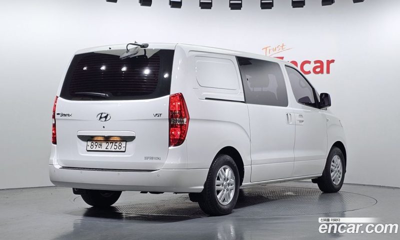 Hyundai Starex Van 5-Seater