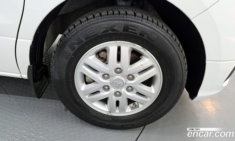 Hyundai Starex Van 5-Seater