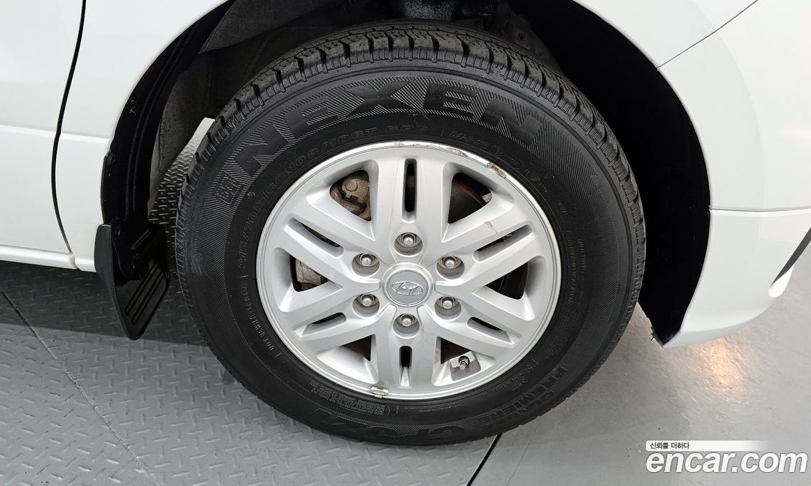 Hyundai Starex Van 5-Seater