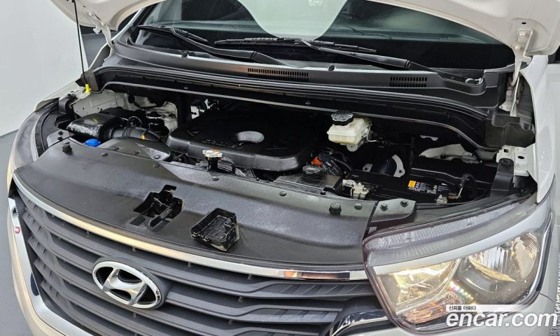 Hyundai Starex Van 5-Seater