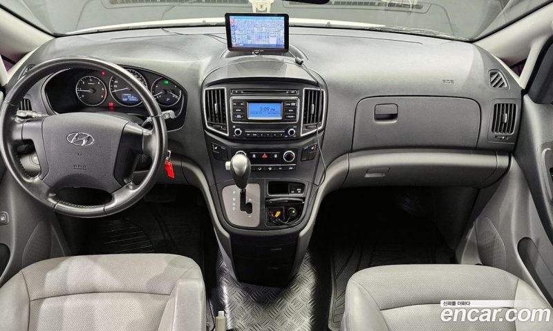 Hyundai Starex Van 5-Seater