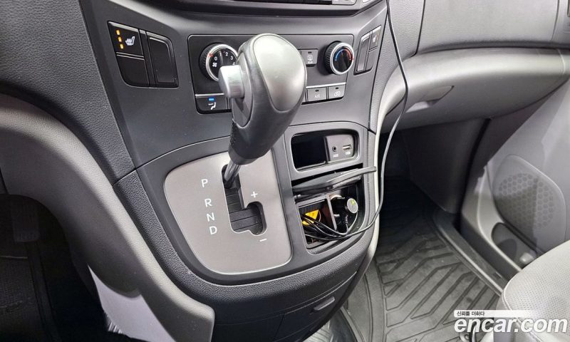 Hyundai Starex Van 5-Seater