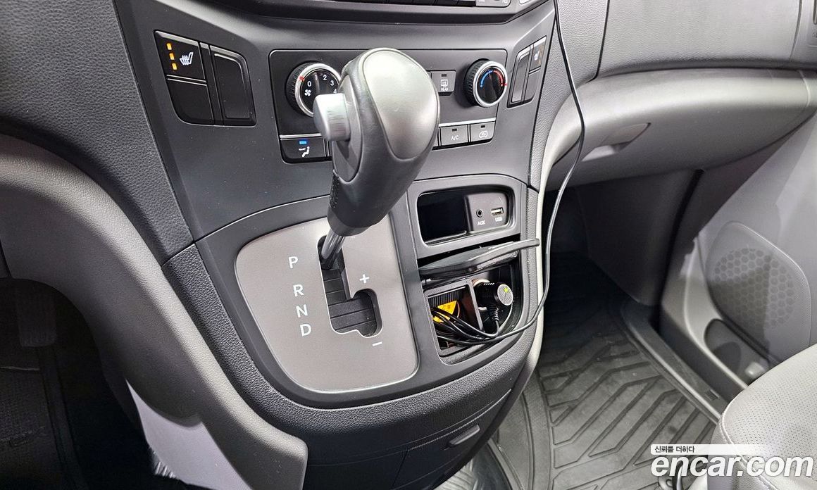 Hyundai Starex Van 5-Seater