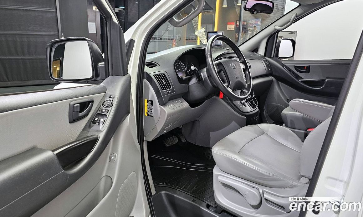 Hyundai Starex Van 5-Seater