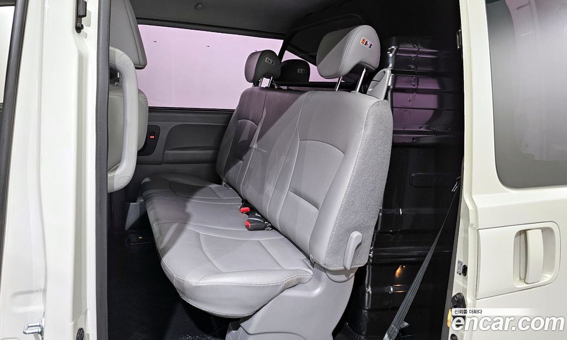 Hyundai Starex Van 5-Seater