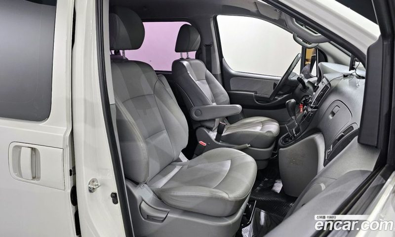 Hyundai Starex Van 5-Seater