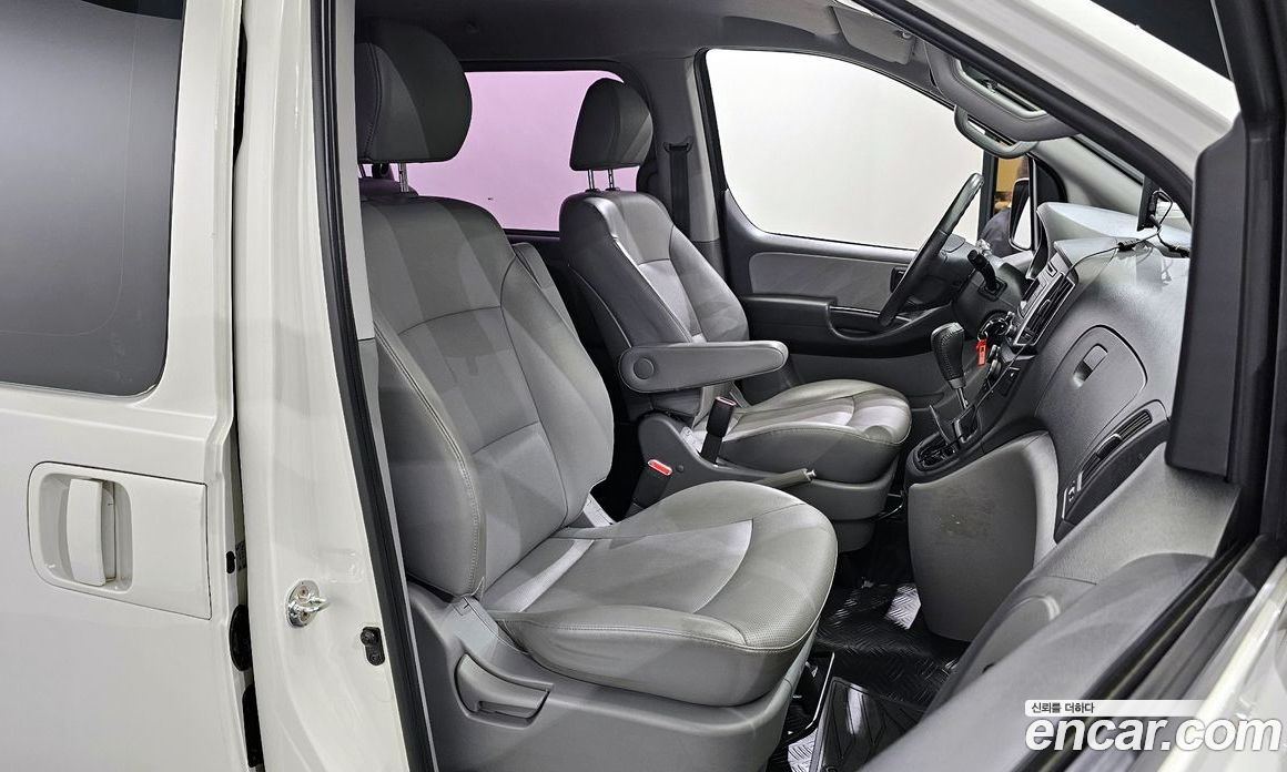 Hyundai Starex Van 5-Seater