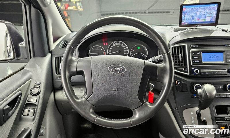 Hyundai Starex Van 5-Seater