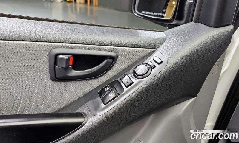 Hyundai Starex Van 5-Seater