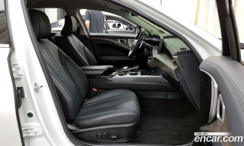 Kia K8 2.5 Gasoline 2WD