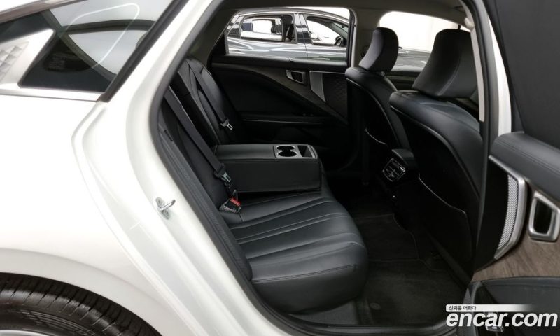Kia K8 2.5 Gasoline 2WD
