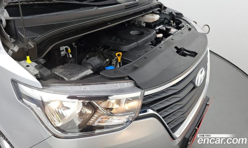 Hyundai Starex Van 3-Seater