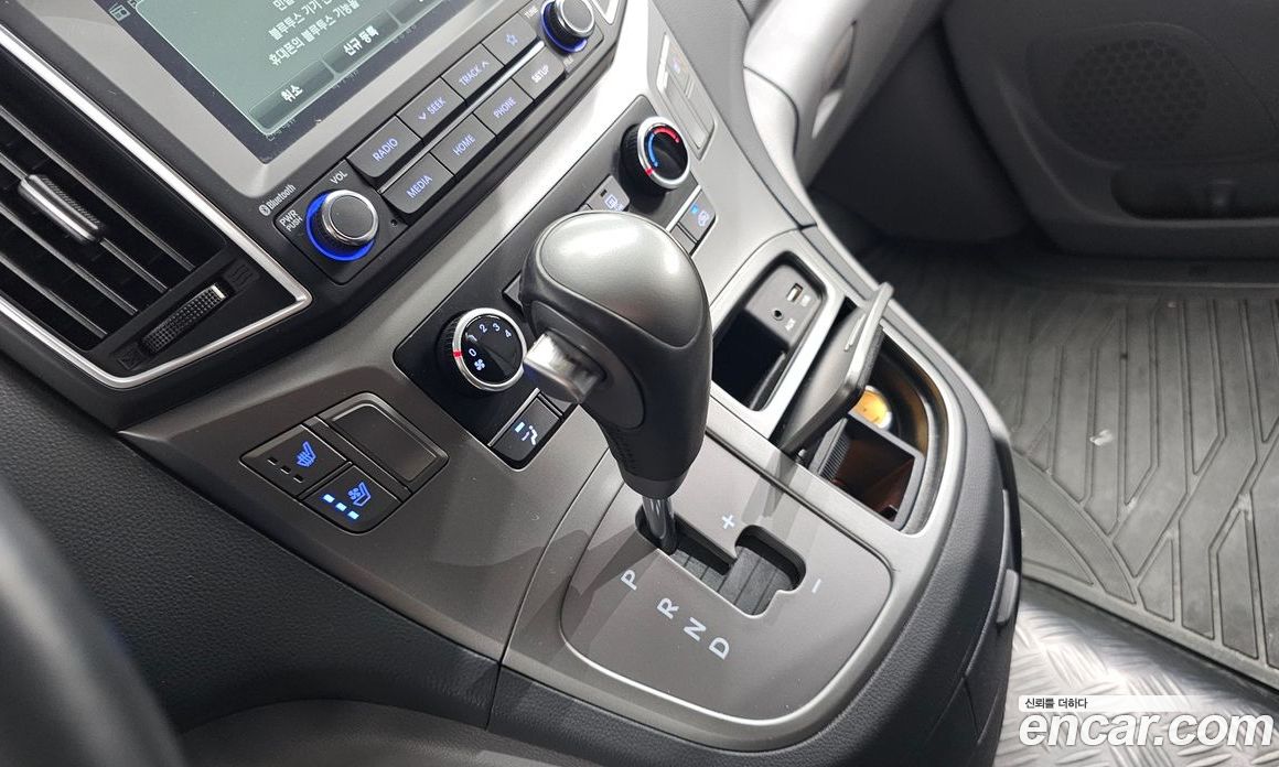 Hyundai Starex Van 3-Seater