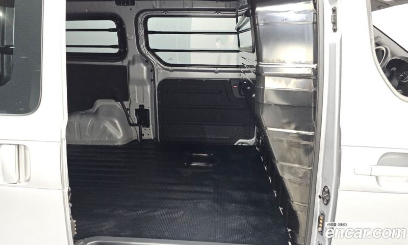 Hyundai Starex Van 3-Seater