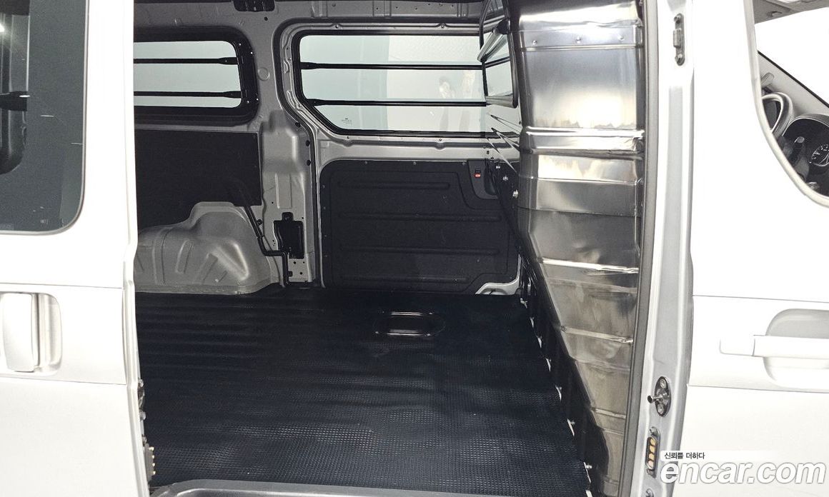 Hyundai Starex Van 3-Seater