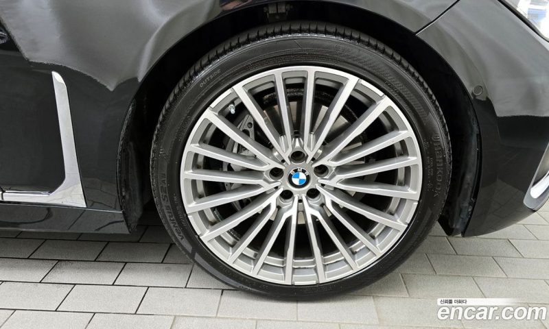 BMW 7-Series 740Li xDrive Design Pure Excellence