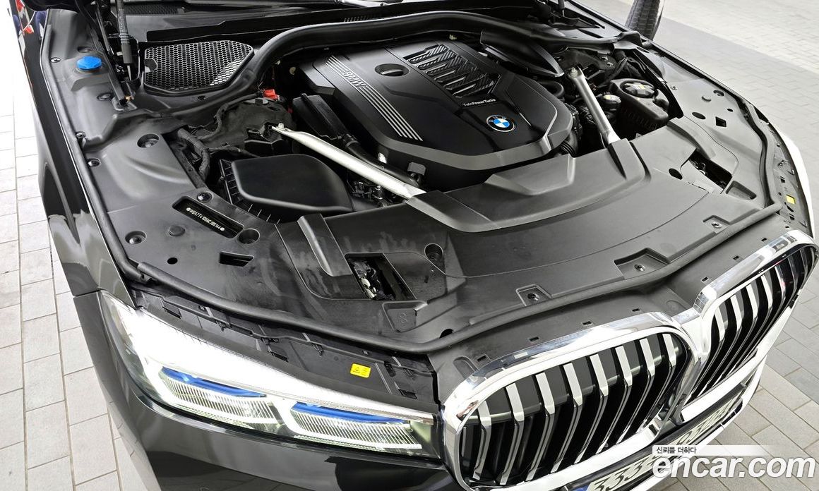 BMW 7-Series 740Li xDrive Design Pure Excellence