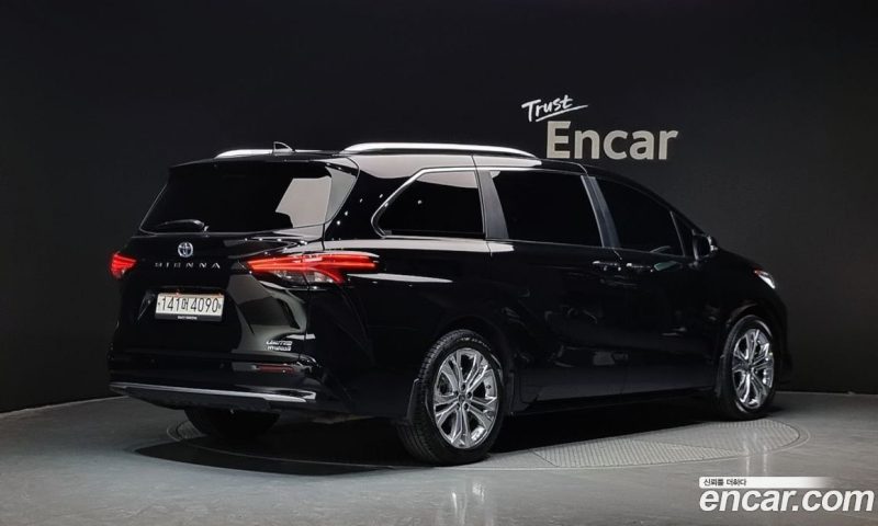 Toyota Sienna 2.5 Hybrid 2WD