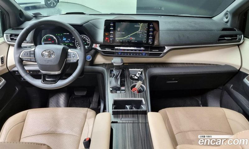 Toyota Sienna 2.5 Hybrid 2WD