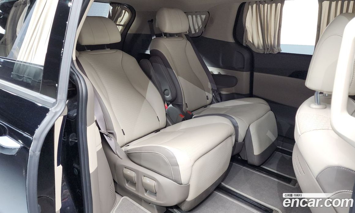 Kia Carnival 7-Seater Hi-Limousine