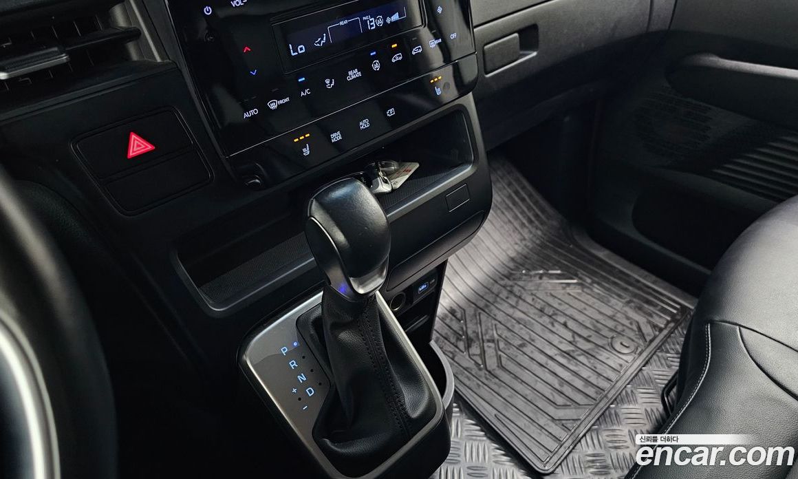 Hyundai Staria Tourer 11-Seater