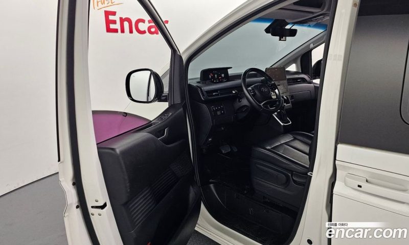 Hyundai Staria Tourer 11-Seater