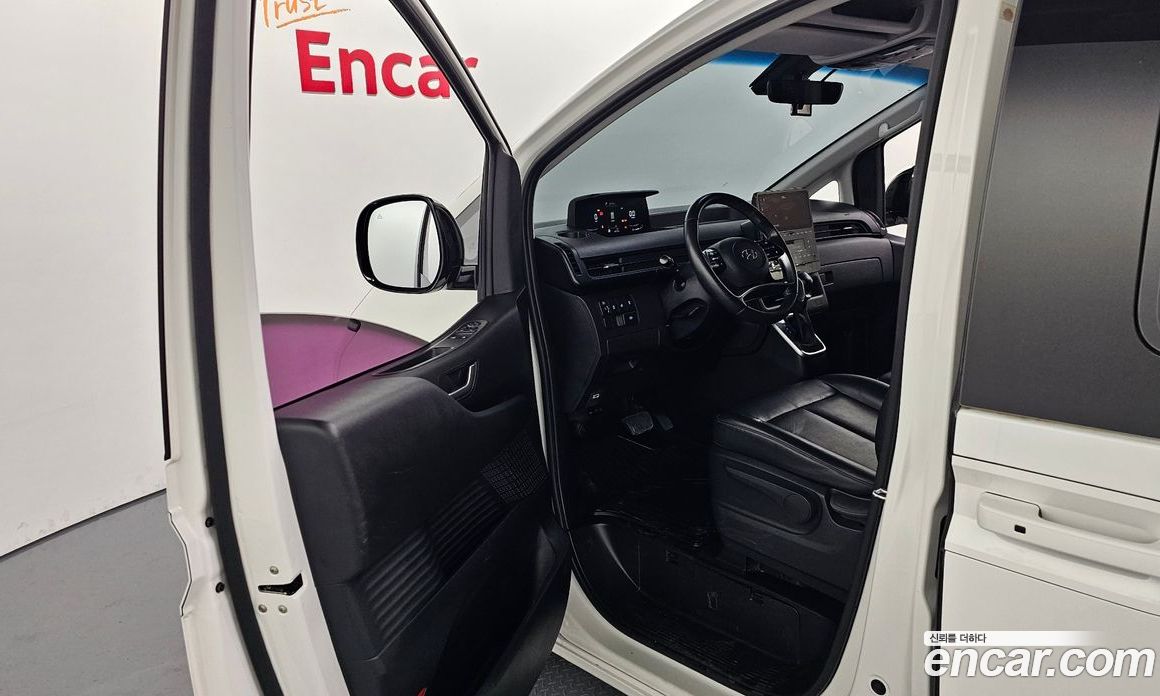 Hyundai Staria Tourer 11-Seater