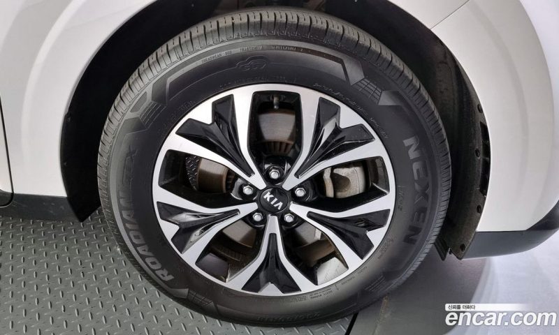 Kia Carnival 9-Seater Noblesse