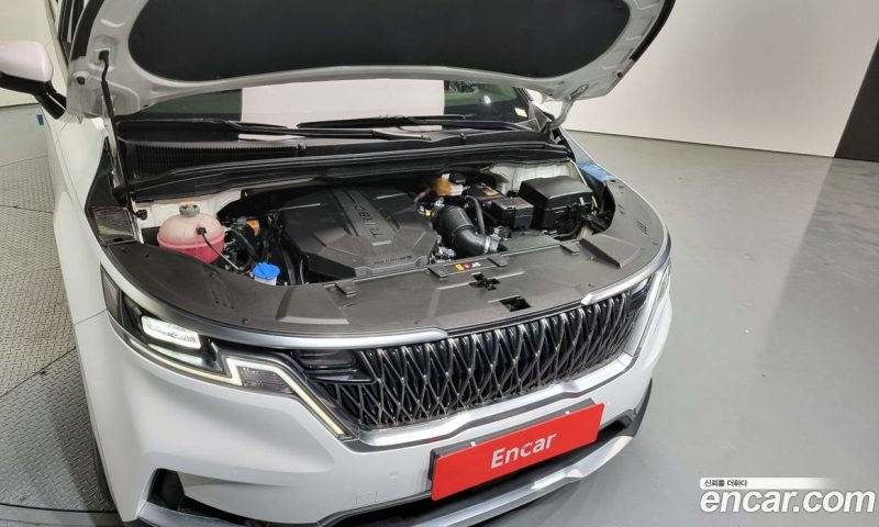 Kia Carnival 9-Seater Noblesse