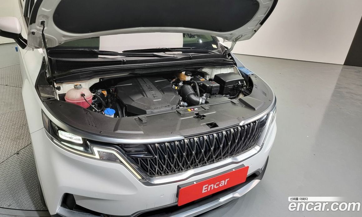 Kia Carnival 9-Seater Noblesse