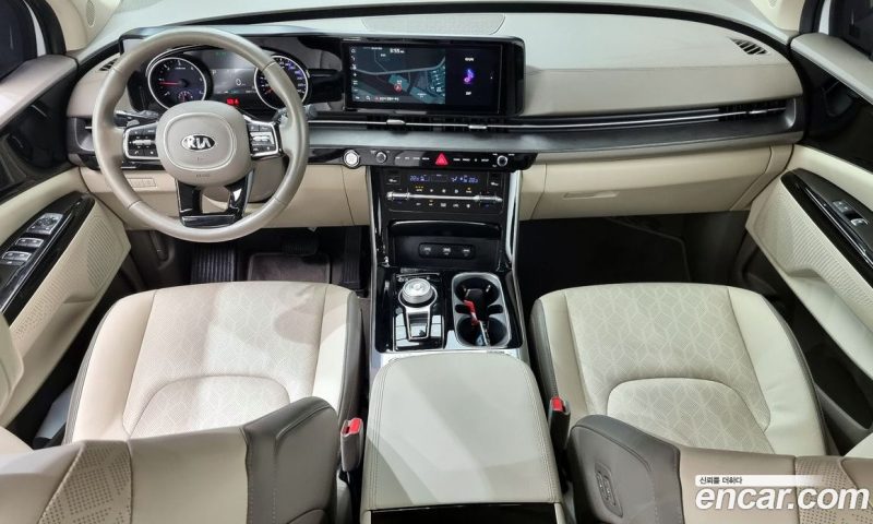 Kia Carnival 9-Seater Noblesse