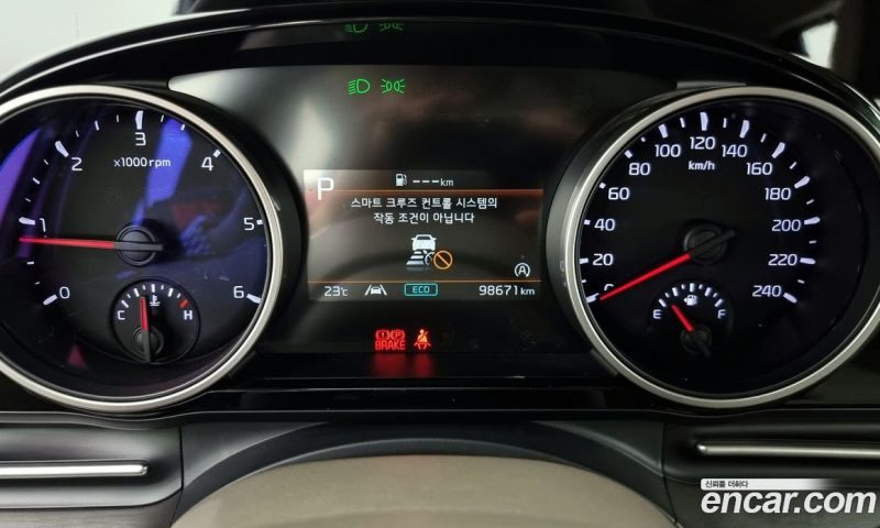 Kia Carnival 9-Seater Noblesse