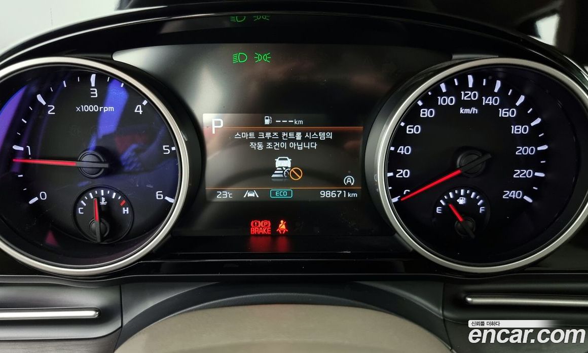Kia Carnival 9-Seater Noblesse