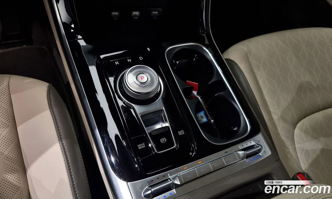 Kia Carnival 9-Seater Noblesse
