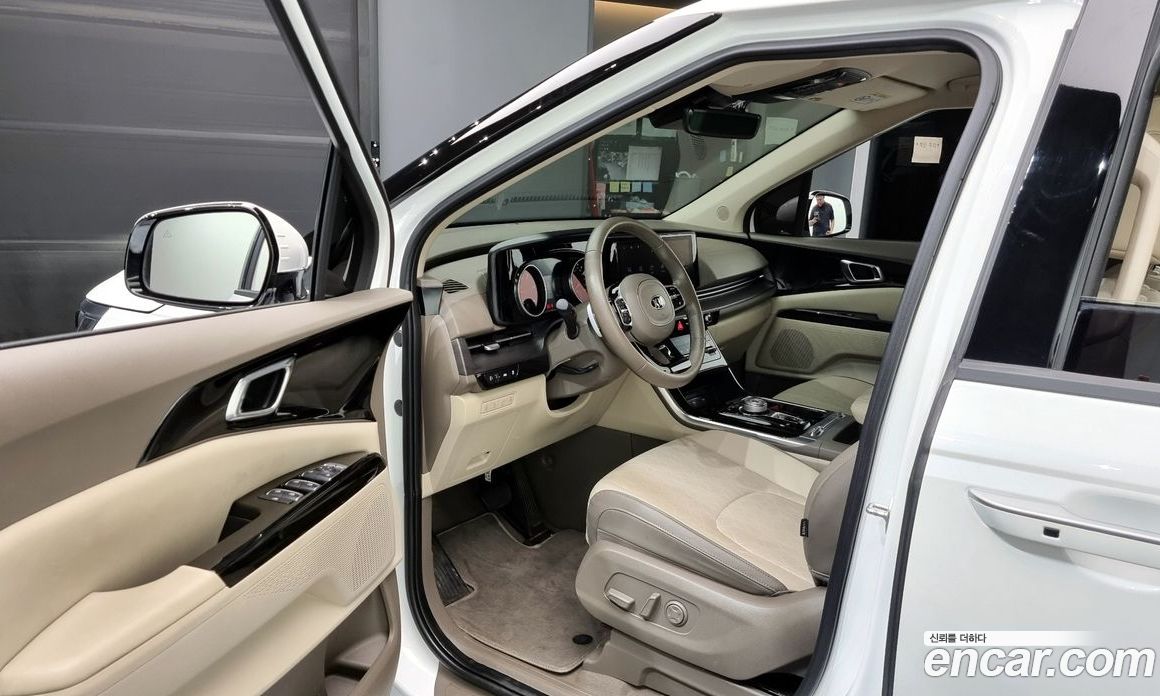 Kia Carnival 9-Seater Noblesse