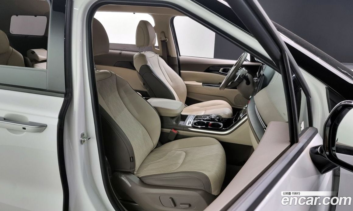 Kia Carnival 9-Seater Noblesse