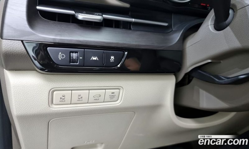 Kia Carnival 9-Seater Noblesse
