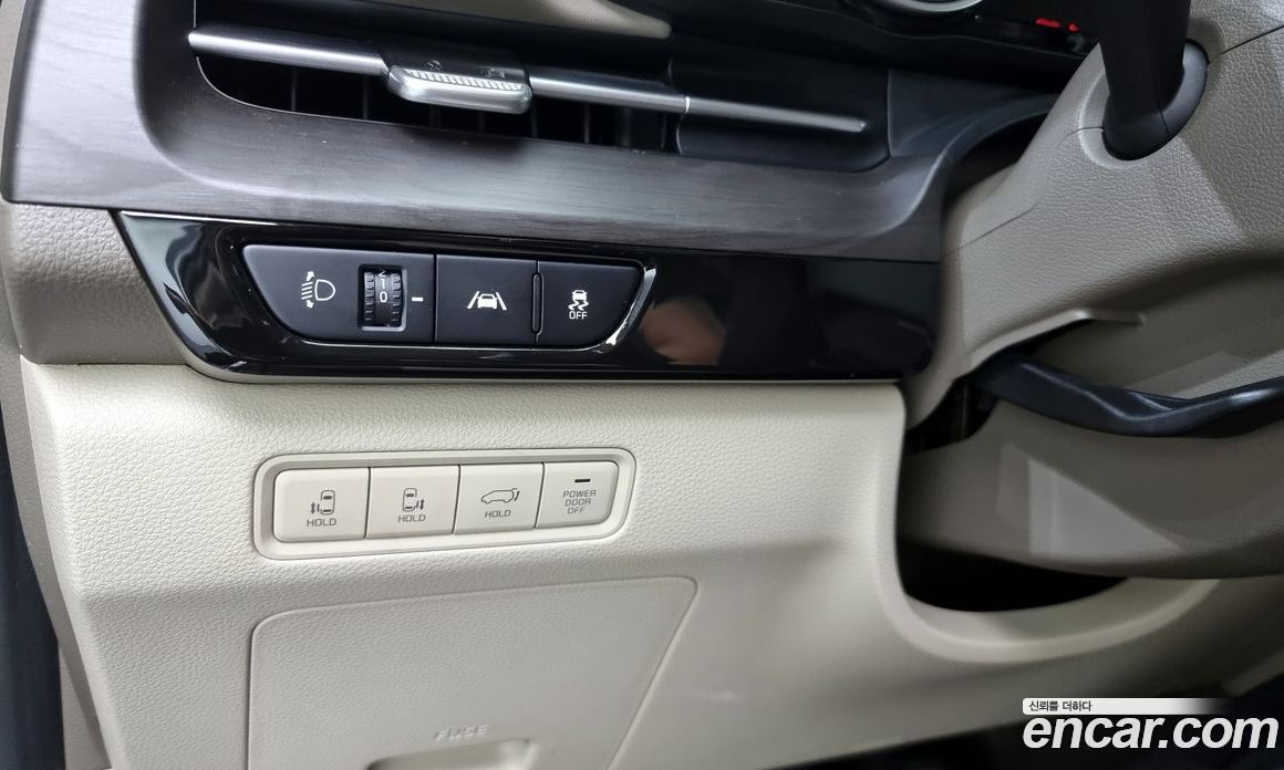 Kia Carnival 9-Seater Noblesse
