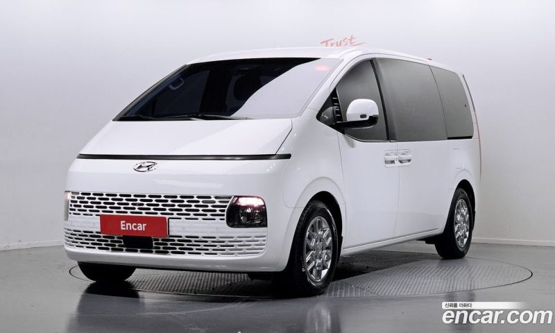 Hyundai Staria Tourer 11-Seater