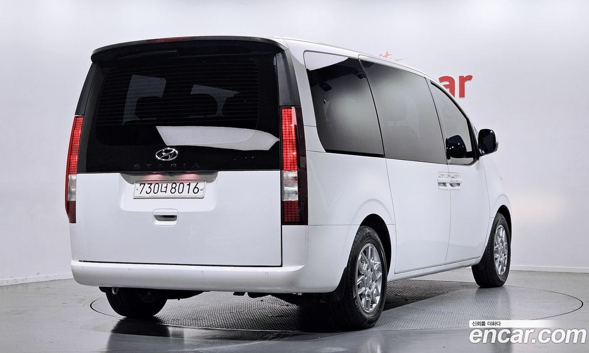 Hyundai Staria Tourer 11-Seater