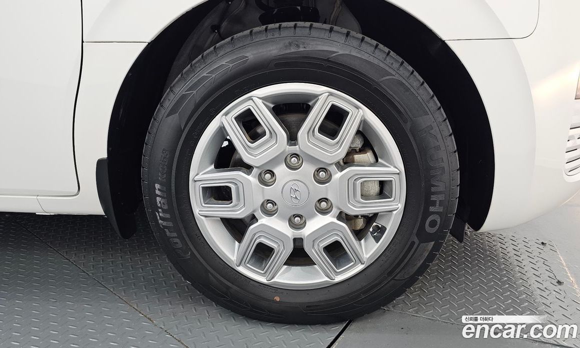 Hyundai Staria Tourer 11-Seater