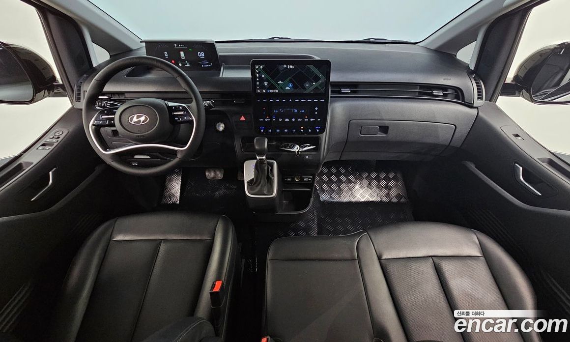 Hyundai Staria Tourer 11-Seater