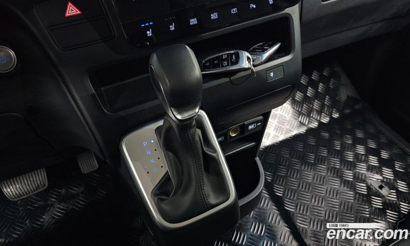Hyundai Staria Tourer 11-Seater