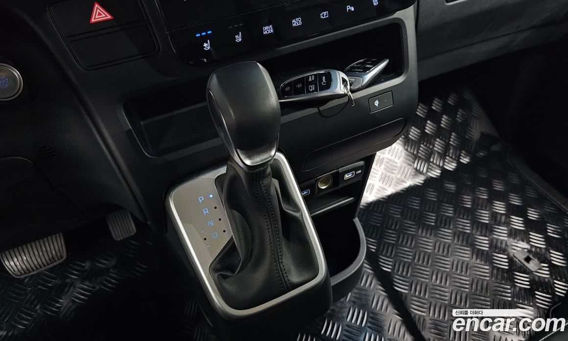 Hyundai Staria Tourer 11-Seater