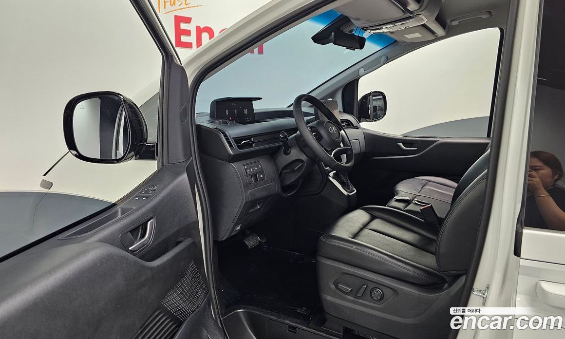 Hyundai Staria Tourer 11-Seater