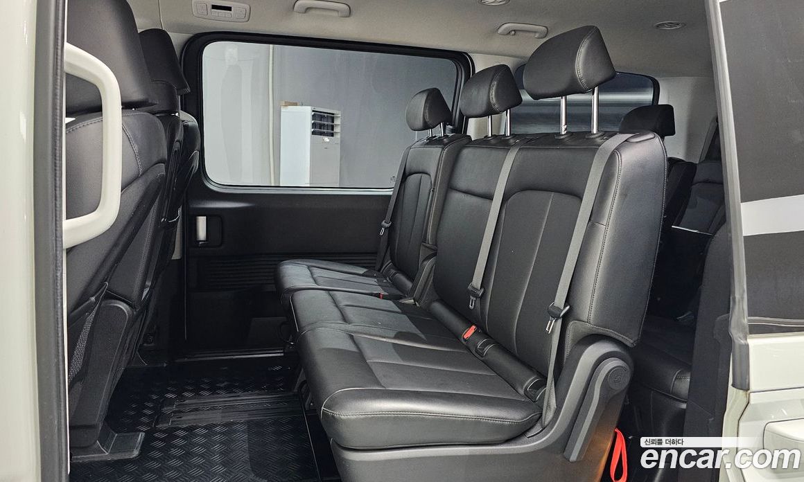 Hyundai Staria Tourer 11-Seater