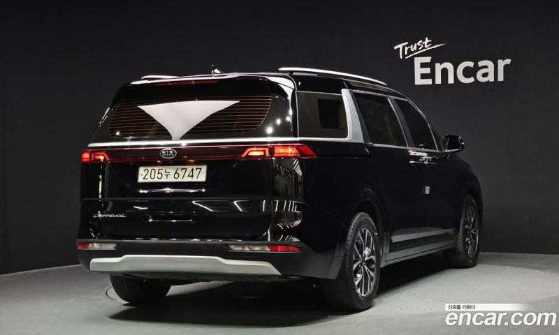 Kia Carnival 9-Seater Prestige